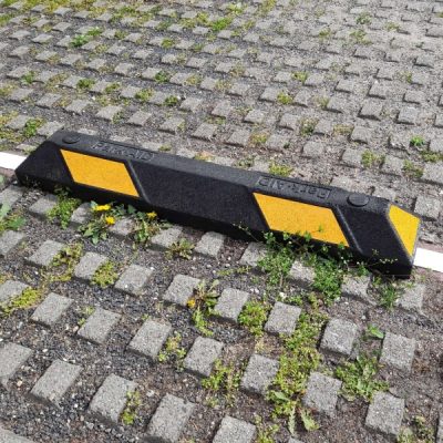 Park-AID Wheel Stop, 900 mm, brick red with white reflective panels, fixing bolts included - Image 4