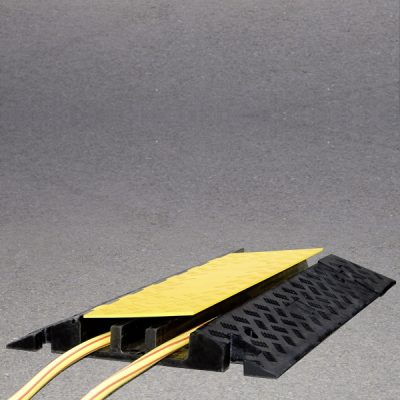 TRAFFIC-LINE Cable/Hose Protection Ramp Large - 960 x 600 x 75mmH - 3 Channel - Black/Yellow - Image 2