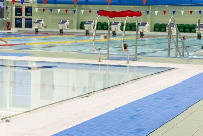 Kumfi Step swimming pool locker room surrounds 60cm x 90cm blue - Image 4