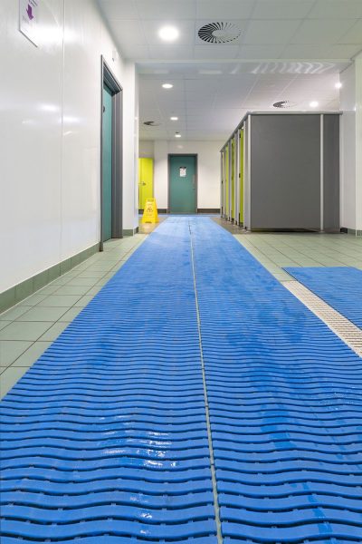 Kumfi Step swimming pool locker room surrounds 60cm x 15m roll Reed Green - Image 6