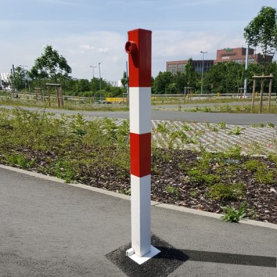 CONTROLLER B Drop Down Post 70 x70mm 1,000mmH for screw anchoring Fixing Galvanised + Powder Coated Red/White - Image 3