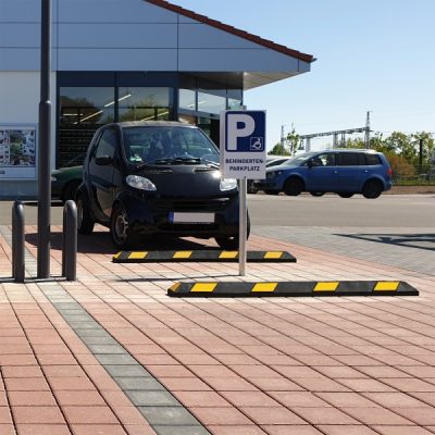Park-AID Wheel Stop, 1,800 mm, with yellow reflective panels, fixing bolts included - Image 4